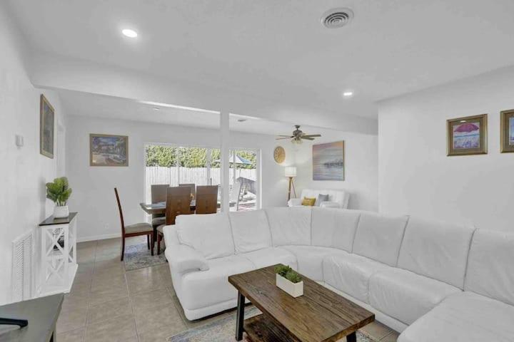 Beautiful 4 Bedrooms/Pool/Walk To Beach Deerfield Beach Exterior photo
